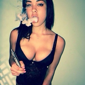 good cleavage vaping babe