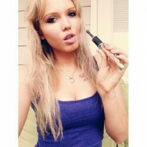 Babyface vaping babe